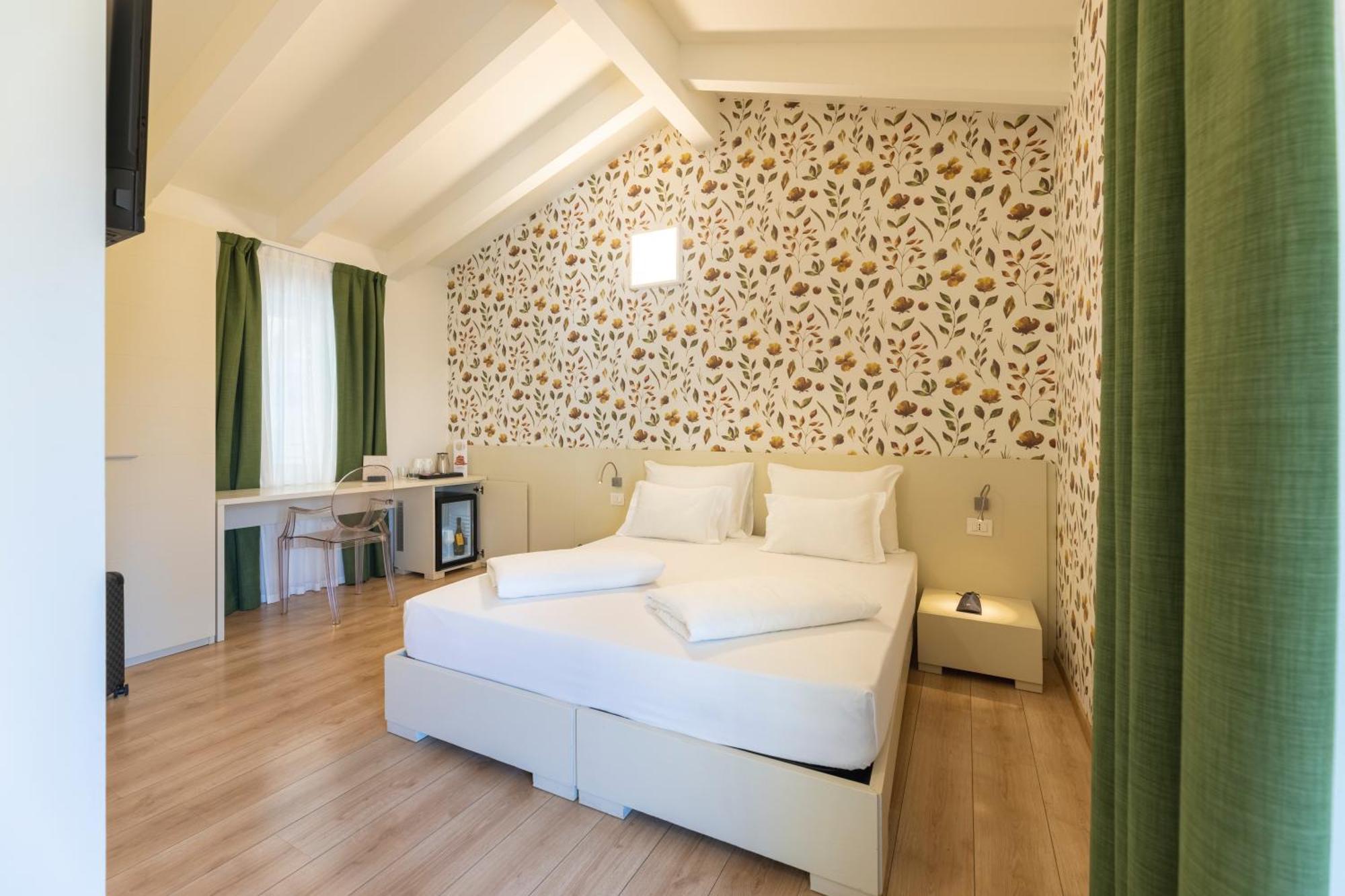 Hi Hotels Torbole - Pool & Spa Torbole Sul Garda Exterior photo